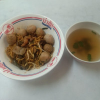 ร้านก๋วยเตี๋ยวนำชัยอำเภอปทุมรัตต์ food