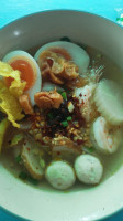 ก๋วยเตี๋ยวห้อยขา ป้าเบ้ food