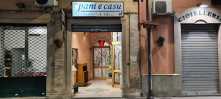 Pani E Casu outside