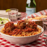 Buca Di Beppo Italian food