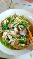 ก๋วยเตี๋ยวไก่บ้านป้าจัด food