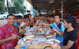 ร้านเดิมหมูกะทะบุฟเฟ่ต์ทะเลเผา food