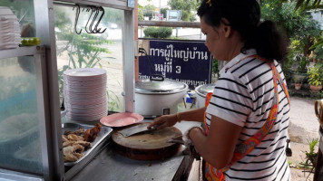 เจ๊ตุ๊กข่าวมันไก่ food