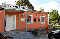 Die kleine Kneipe outside