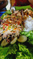 ร้านส้มตำปลาเผา สถานีตังเมย์ food