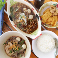 ก๋วยเตี๋ยวเรือภูผาตระการพืชผล food