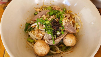 ก๋วยเตี๋ยวเรือถูกปาก สาขาอินทร์บุรี food