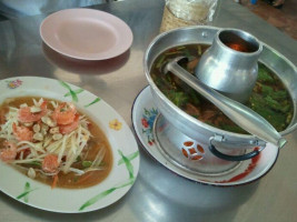 บัวส้มตำ food