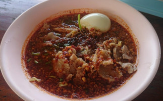 แขก ประพันธ์ ก๋วยเตี๋ยวหมู food