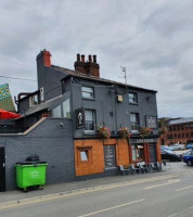 The Lord Nelson outside