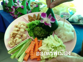 เรือนตักเงินอาหารไทยเลิศรส ใกล้ขนส่งอุตรดิตถ์ food