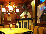 Pizzeria Der Neue Lowe inside