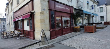 Bar Des Halles outside