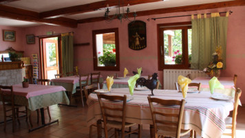 Auberge De Mestre Elie inside