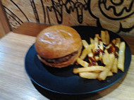 Burger Pl8 food