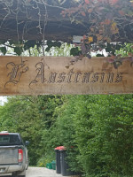 L'Austrasius outside