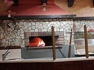 Pizzeriatrattoria Al Sentiron inside