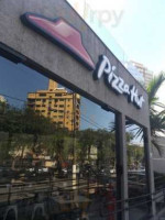 Pizza Hut outside