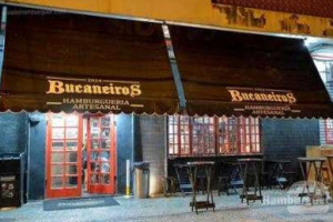 Bucaneiros Burger outside