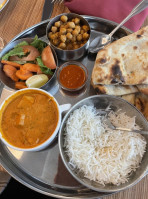 India's Oven At Wilshire food