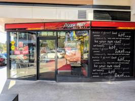 Pizza Hut Bundoora outside