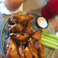 Pluckers Wing food