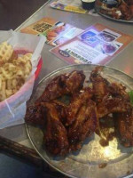 Pluckers Wing food