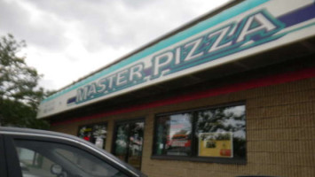 Master Pizza outside