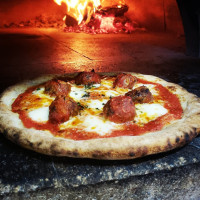 Maiale Rosa Wood Fired Pizzeria food