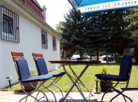 Gasthaus Düneberg Mittagstisch Biergarten Hochzeitsfeiern inside