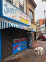 Jerry's Famous Frankfurters outside