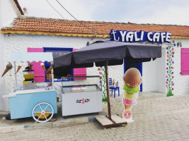 Yalı Cafe outside