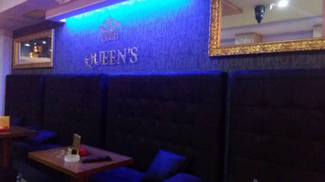 Caffe Queen's inside