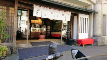 Chimoto outside