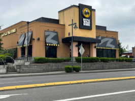 Buffalo Wild Wings outside