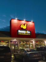 Benny&co. outside