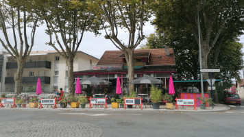 Le Cafe de la Gare inside