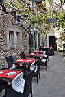 Restaurant Gilles - Epicerie fine et cave a vin inside