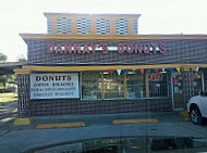 Dannay's Donuts outside