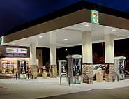 7-eleven outside