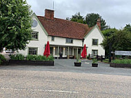 The White Hart Inn outside