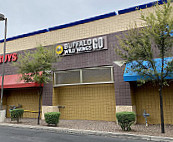 Buffalo Wild Wings Go' outside