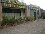 Pizzeria Torrechiara outside