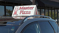 Master Pizza outside