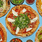 MOMO Pizza Gourmet food