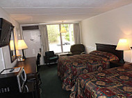 Parkway Inn inside