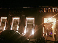 Mitto Cinco outside