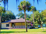 Doc's Snack Shop outside