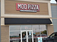 Mod Pizza outside