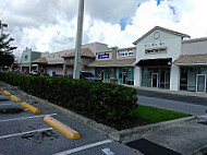 Canopy Oak Center outside